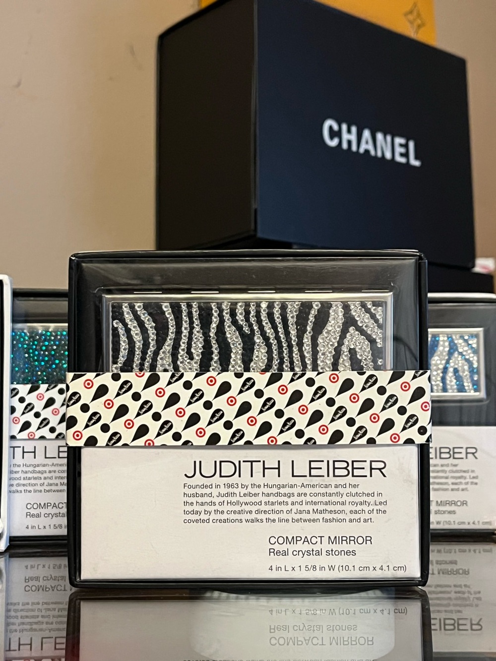 Judith Leiber Black 🖤 & White 🤍 Compact Mirror, New in Box Sealed in original pc